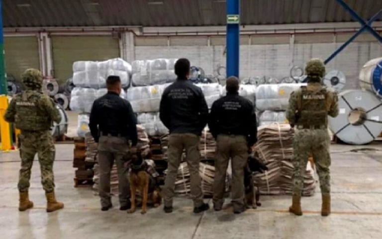 Una tonelada de marihuana fue descubierta al interior de asientos de automóvil en una aduana mexicana; la droga iba con destino a Chile