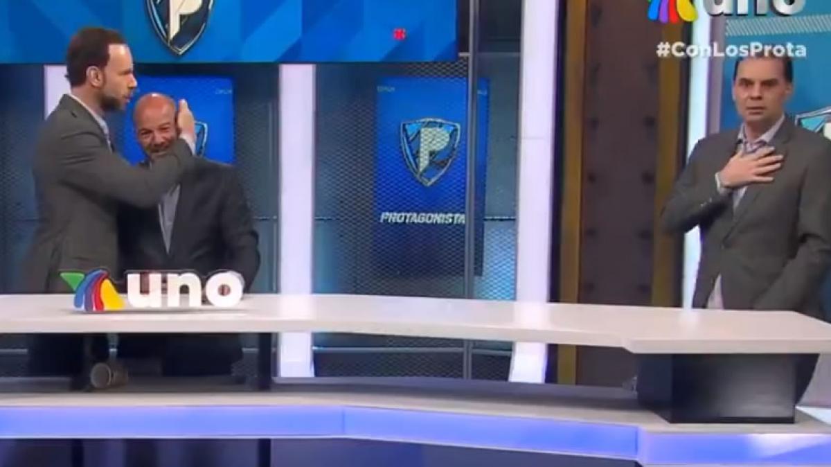 VIDEO: Zague le besa la cabeza a Luis García y Cristian Martinoli tiene épica reacción