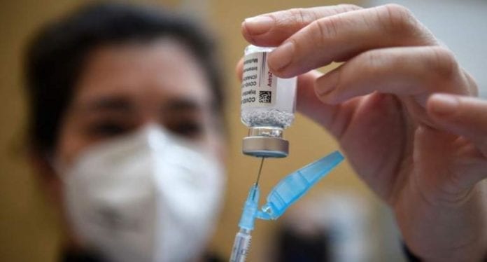 Dinamarca se convierte en el primer país que suspende de forma definitiva la aplicación de la vacuna de AstraZeneca; ya no la usarán más