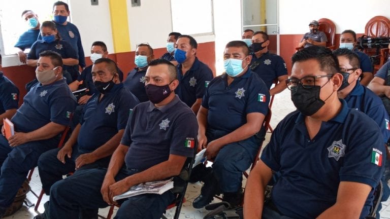 Policías municipales cardenenses realizan curso de adiestramiento tras recientes sucesos en Tulum