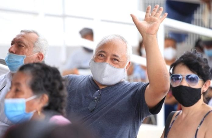 En este segundo día continúan llegando los adultos mayores de Playa del Carmen a los tres módulos donde se les está vacunando