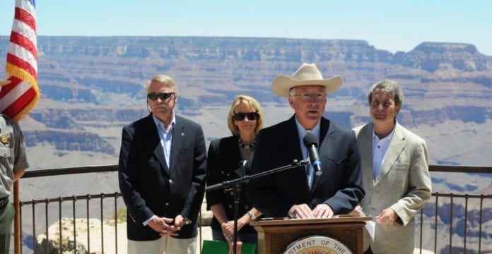 Ken Salazar podría convertirse en el próximo embajador de Estados Unidos en nuestro país, conoce un poco de su trayectoria
