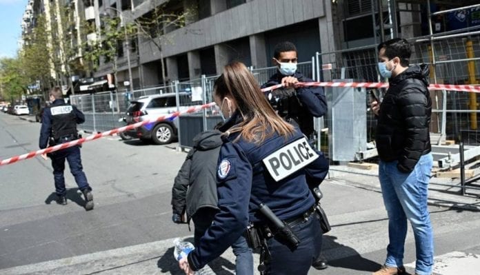 Un nuevo tiroteo, esta vez en la capital de Francia; una persona disparó a las afueras de un hospital; hay un muerto y un lesionado