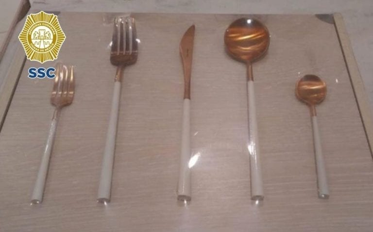 Detienen a señora de 64 años por robarse cubiertos de 20 mil pesos de una tienda por departamento