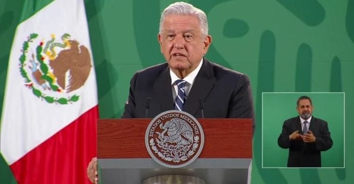 AMLO respondió a los cuestionamientos sobre cuándo se les aplicará las vacunas al personal médico privado; dijo que deben esperar