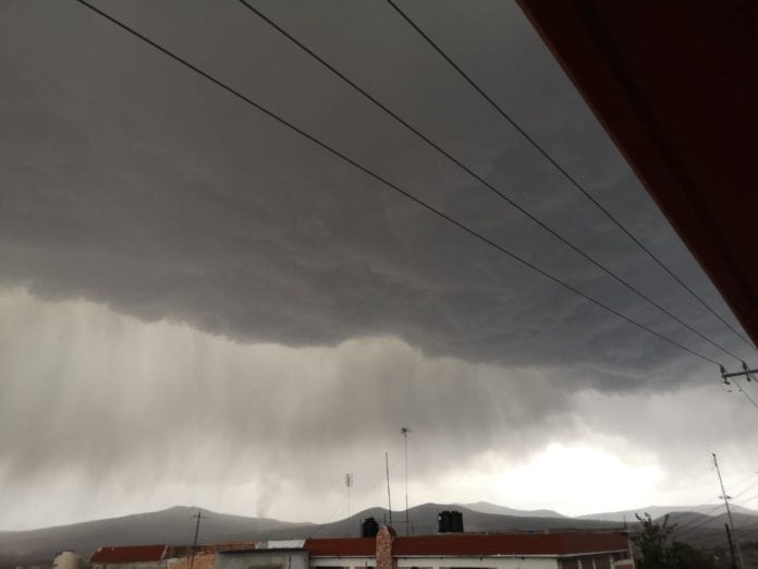 Se produce fuerte tornado en Hidalgo, afectó 4 casas