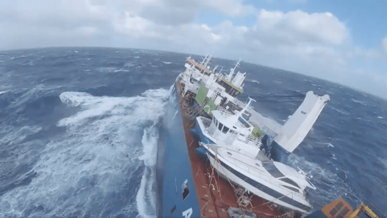 A punto de hundirse buque con 350 toneladas de crudo y diésel en las costas de Noruega