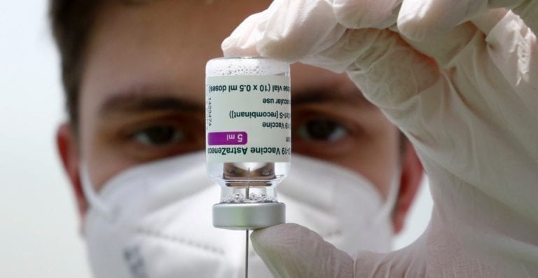 Responsable de EMA ve un “vínculo claro” entre vacuna de AstraZeneca y coágulos