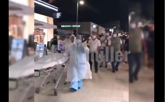 Con peculiar desfile en la Quinta Avenida de Playa del Carmen, invitan a turistas a cuidarse