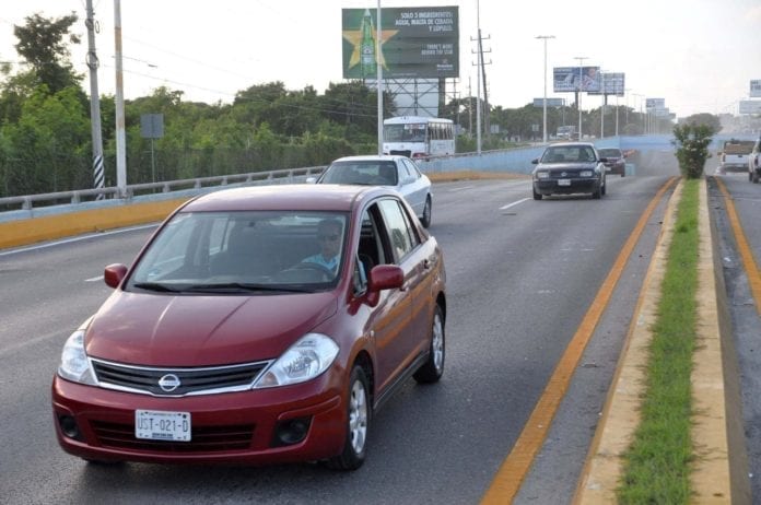 Activistas alertan por la grave contaminación visual en Cancún, la cual dicen, empeora debido a la propaganda electoral