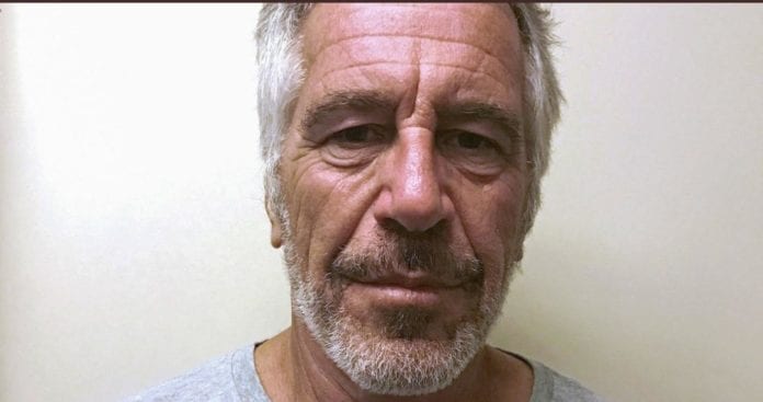 Surge una nueva denuncia contra Jeffrey Epstein; una víctima acusa que él la violó varias veces deante de su propio hijo