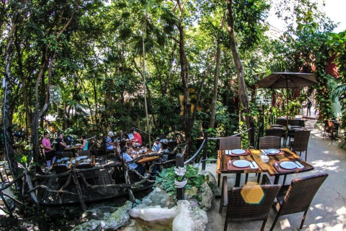 Advierten que habrá despidos en restaurantes de Playa del Carmen a fin de mes