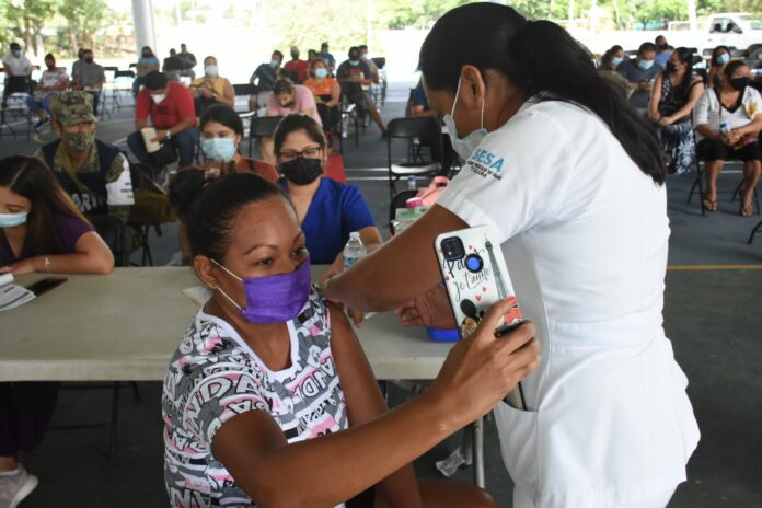 Avanza en Tulum jonada de vacunación contra el Covid-19 para personas de 30 a 39 años