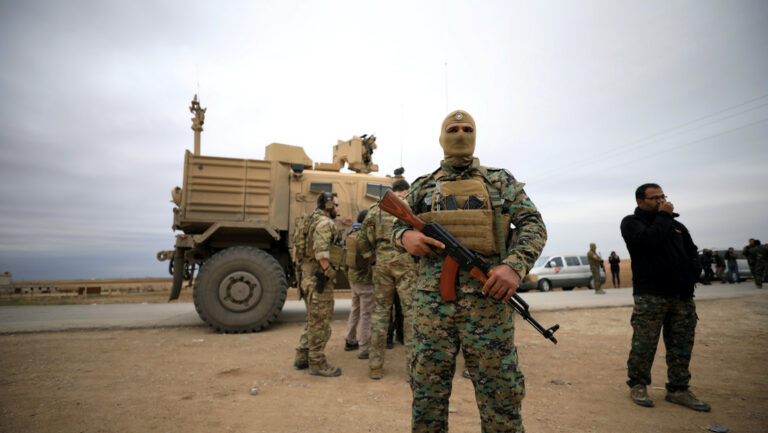 EE.UU denuncia ataques con misiles contra sus tropas en Siria y responde con fuego