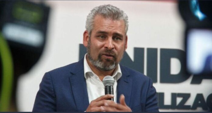 El gobernador electo de Michoacán tiene Covid-19; su contagio se confirma días después que se reuniera con el presidente en Cdmx