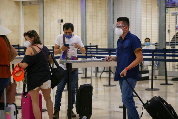 El Aeropuerto Internacional de Cancún sigue registrando más de 400 operaciones diarias; al ser reportados para hoy 438 vuelos