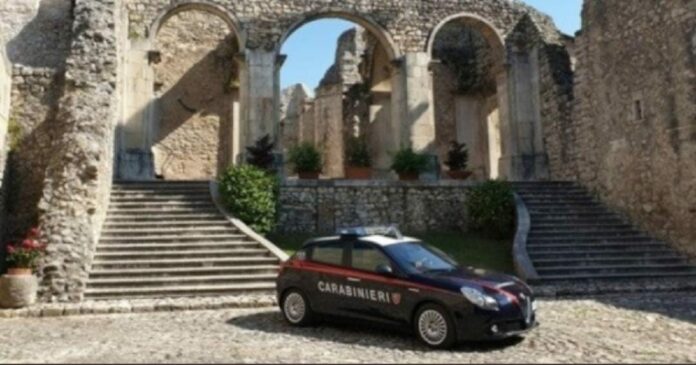 Cerca de 700 jóvenes acudieron a una fiesta rave en Italia; se teme que este evento clandestino ocasione contagios por el Covid-19