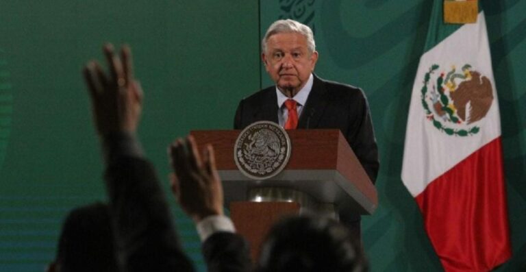 AMLO se pronunció este día contra la formación de las autodefensas; dijo que la seguridad es una tarea que le corresponde al gobierno