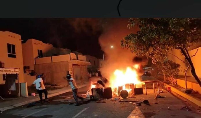 Arde Villas del Sol en Playa del Carmen