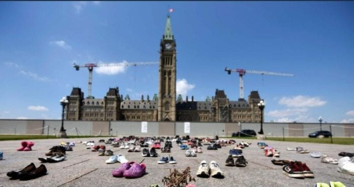 Nuevo hallazgo en Canada: los restos de 761 personas, muchas de ellas niños indígenas, fueron encontrados en otra antigua escuela