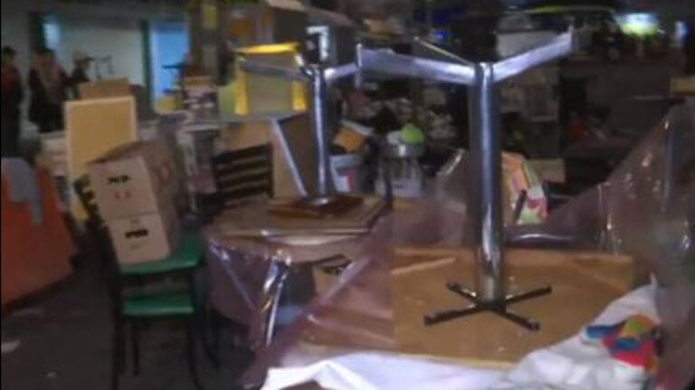 Desalojan de madrugada a más de 50 familias de edificio en la Merced