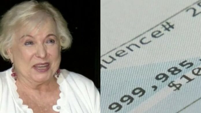 ¡De película! Mujer recibe 20 mil mdp por error en su cuenta, ahora no los puede devolver