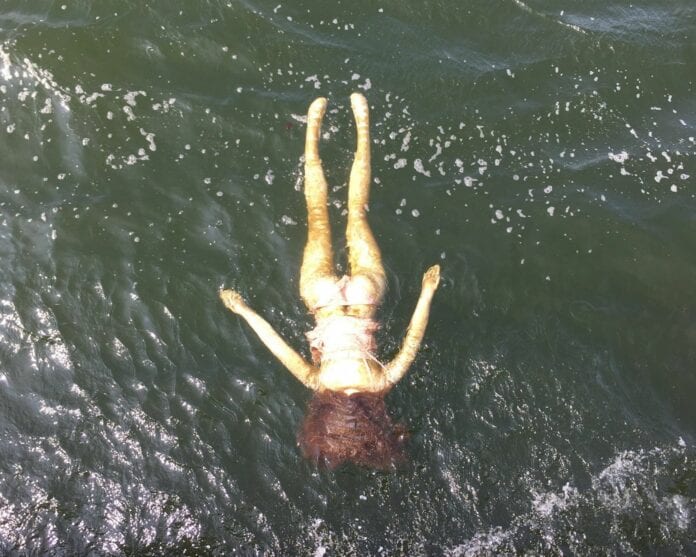 Realizan intenso operativo de rescate para rescatar cuerpo, era una muñeca sexual