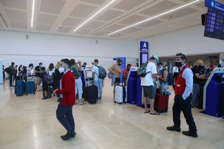 Programa aeropuerto de Cancún 435 operaciones este lunes