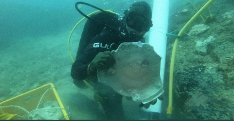 Mediante investigaciones, buzos han descubierto piezas muy antiguas que provienen de barcos naufragados hace tiempo