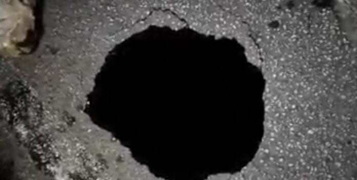 Se forma socavón de 5 metros en carrrerera de Chiapas por lluvias