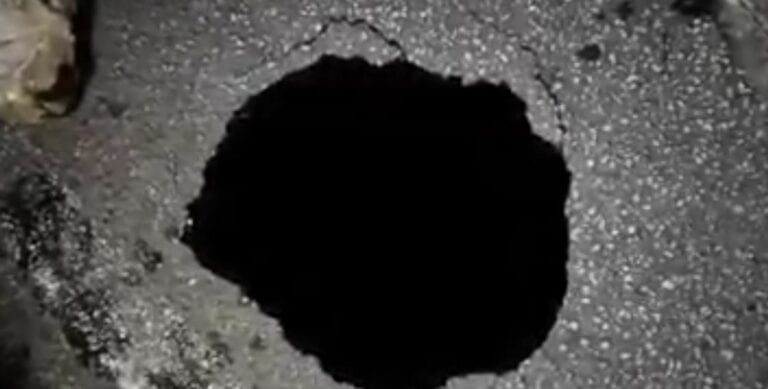 Se forma socavón de 5 metros en carretera de Chiapas por lluvias