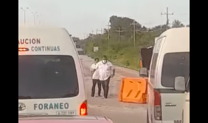 DESQUICIA A CONDUCTORES SOCAVÓN EN CARRETERA: Retiran barreras que impiden paso
