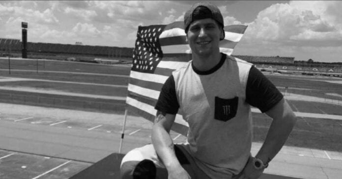 Practicaba una acrobacia con la que buscaba imponer un récord, pero todo salió mal; así perdió la vida este joven motociclista