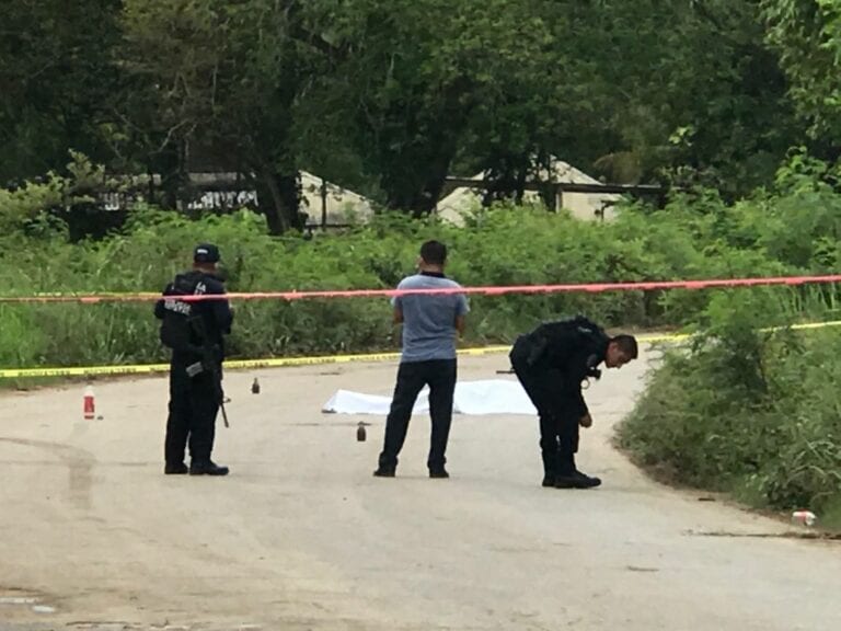 Como "El Grande”, de 22 años, fue identificado el sujeto asesinado en la localidad de Álvaro Obregón Nuevo en el sur de Q. Roo