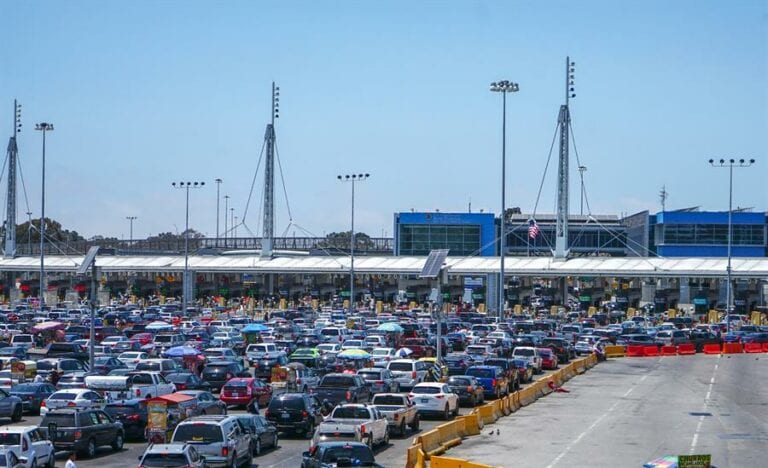 Migrantes intentan cruces ilegales hacia EE.UU en coches particulares