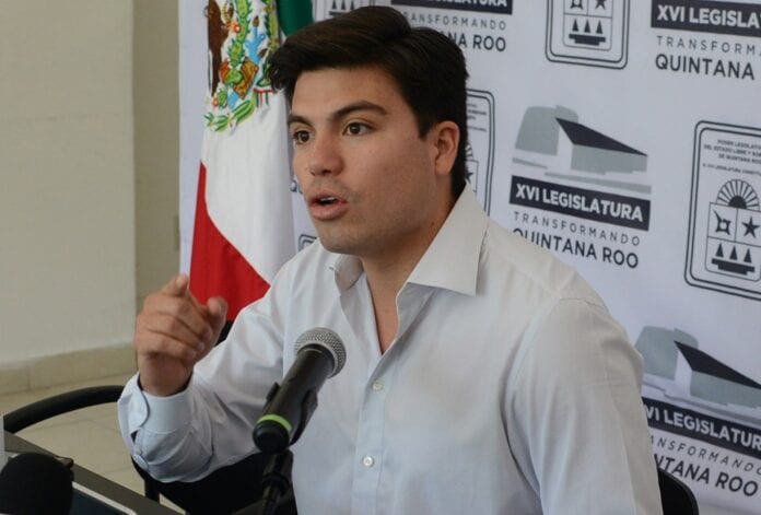 Gustavo Miranda defiende permanencia de diputados por 12 años para que 'no lleguen improvisados'