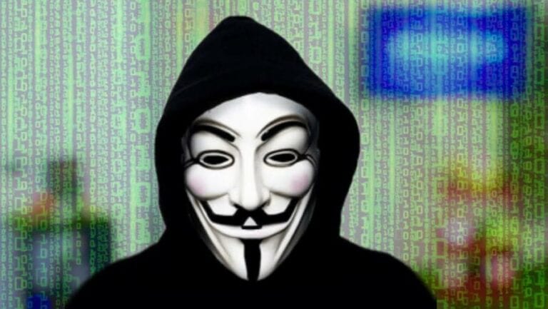 Detienen a “Comandante X” de Anonymous en México y lo envían a EU