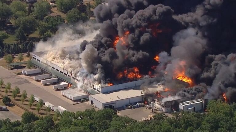 VIDEO: Explota planta química en Illinois, que provoco el desalojo de cientos de personas