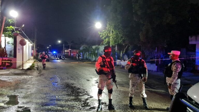 Rafaguean bar en Cancún; una persona herida