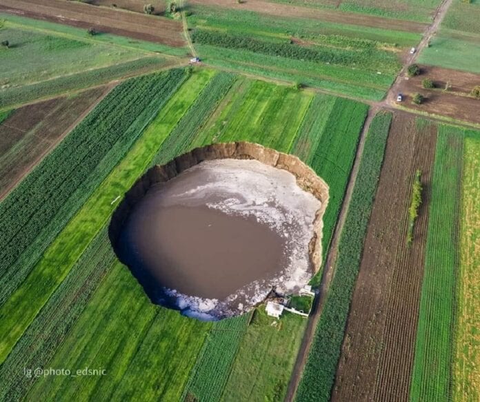 Conoce las diferencias entre un cenote y un socavón