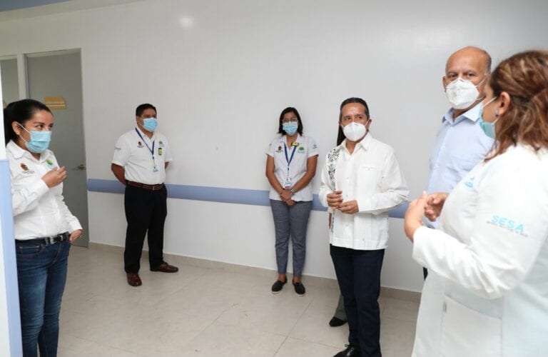 Vacunas para el sector turístico, un logro de Carlos Joaquín