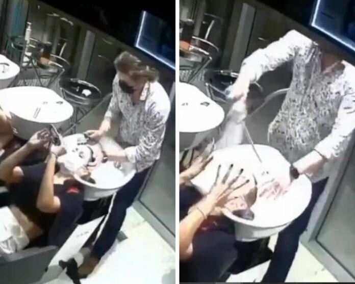 VIDEO: Estilista 'baña' a una clienta como castigo por no quedarse tranquila