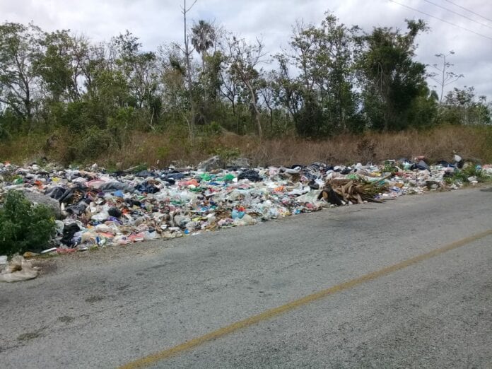 Exigen limpieza de tiradero clandestino entre Valladolid Nuevo y Agua Azul