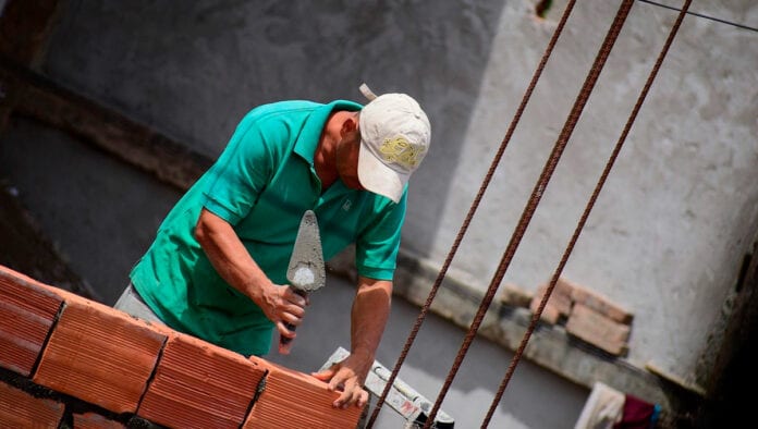 Albañil destruye casa de familia, se fueron de vacaciones sin pagarle remodelaciones