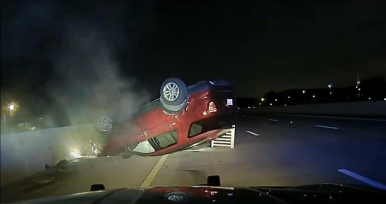 Un policía provocó que un auto se volcara para detenerlo; lo que no sabía era que la conductora era una mujer embarazada; ya fue demandado