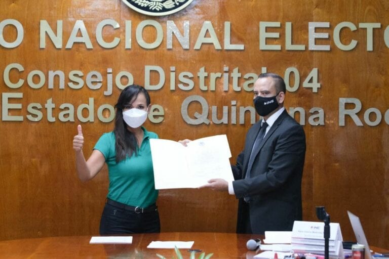 Laura Fernández recibe constancia de mayoría como diputada federal electa por Distrito 4