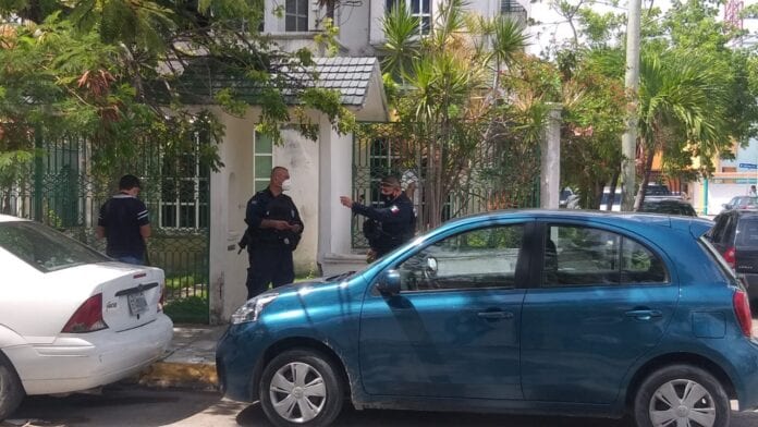 Disparan a fachada de casa cerca de zona de intensa actividad comercial en Cancún