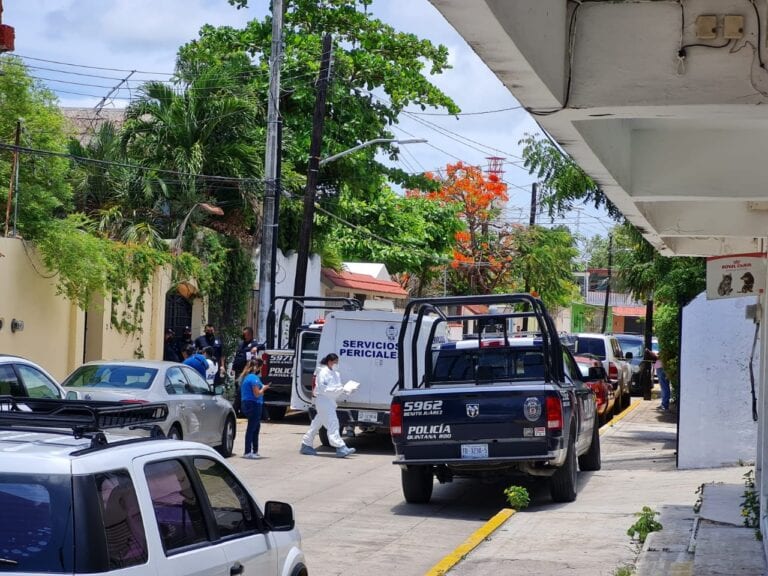 Asesinan a puñaladas a hombre en su domicilio, en Cancún