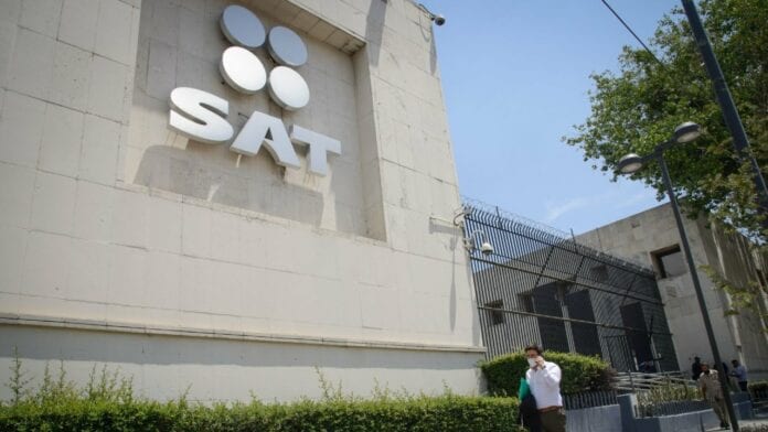 Finalmente y debido a que hay varios estados en semáforo verde, el SAT abrirá hasta el 100 por ciento de citas para trámites presenciales