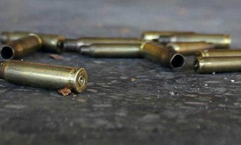 Joven se orina en la fachada de una vivienda de grupo criminal en la CDMX, lo balean